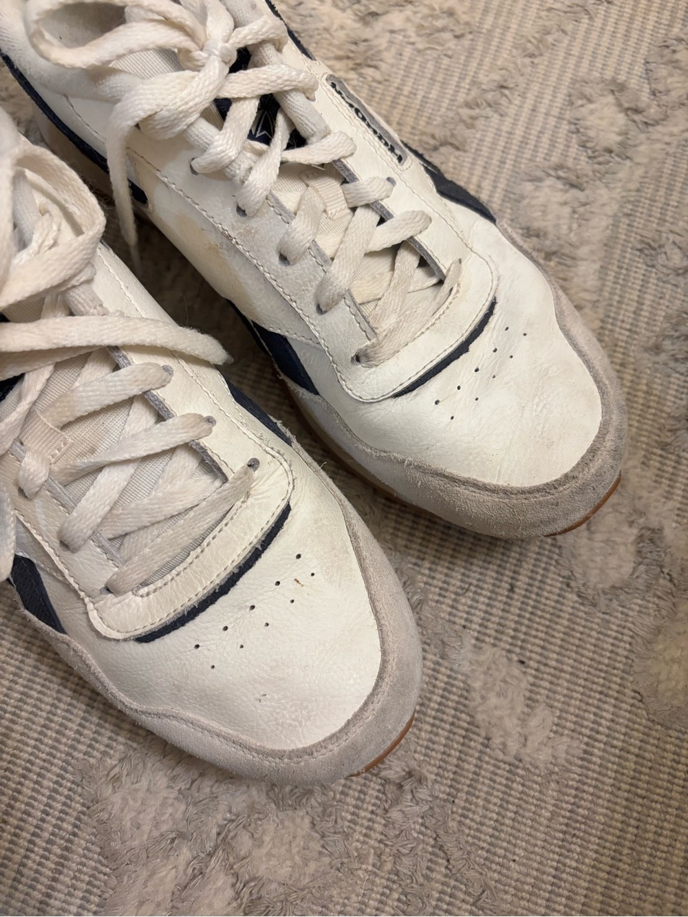 Reebok Men’s White & Navy Retro Runner Sneakers - Picture 2 of 8